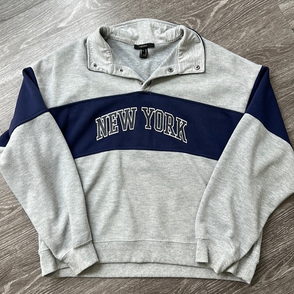 Oversized New York Sweater - Picture 1 of 1